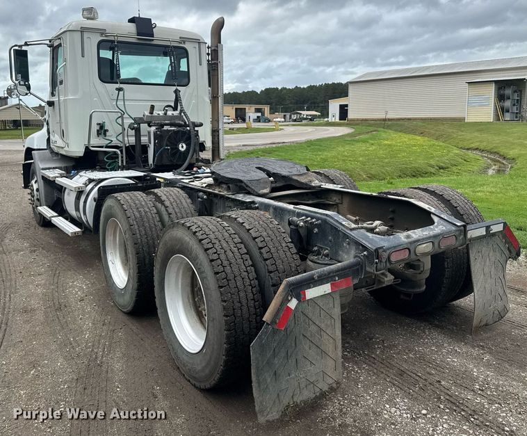 image for item DW1965 2017 Mack CXU semi truck