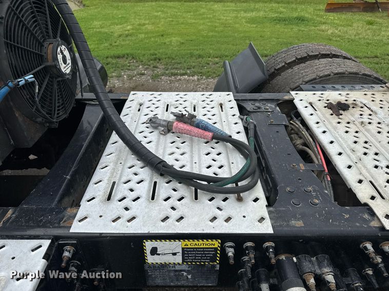 image for item DW1965 2017 Mack CXU semi truck