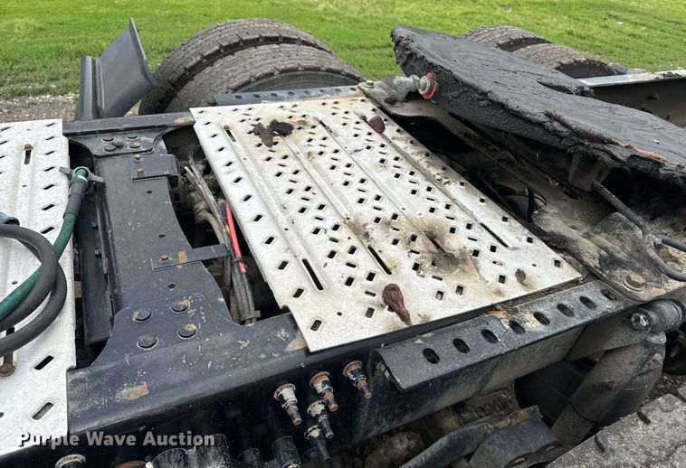 image for item DW1965 2017 Mack CXU semi truck