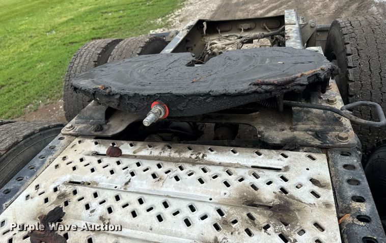 image for item DW1965 2017 Mack CXU semi truck