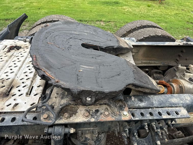 image for item DW1965 2017 Mack CXU semi truck