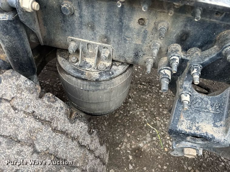 image for item DW1965 2017 Mack CXU semi truck