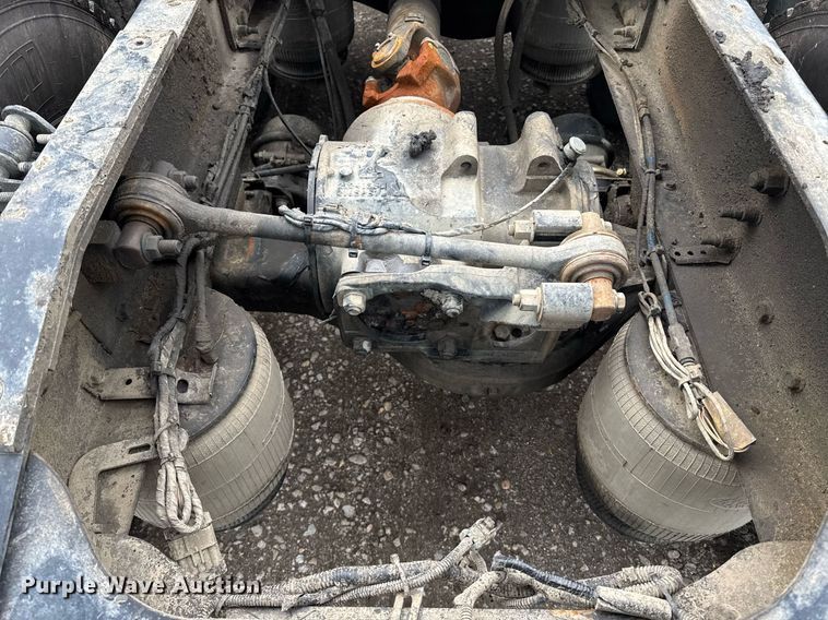 image for item DW1965 2017 Mack CXU semi truck