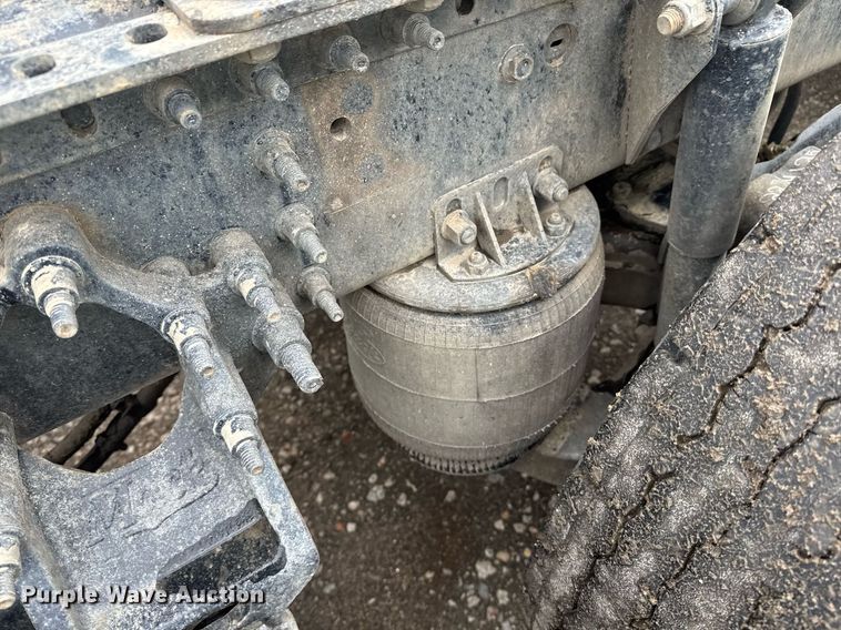 image for item DW1965 2017 Mack CXU semi truck