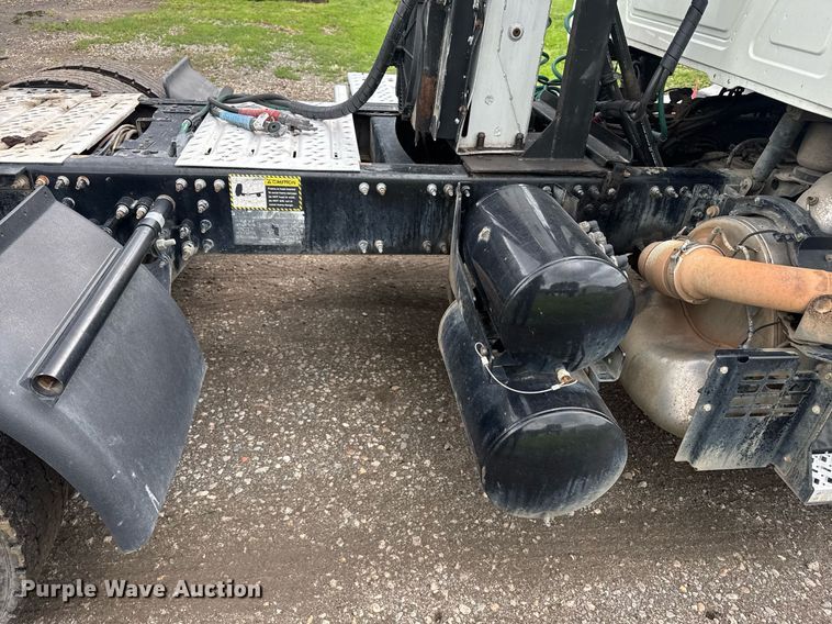 image for item DW1965 2017 Mack CXU semi truck