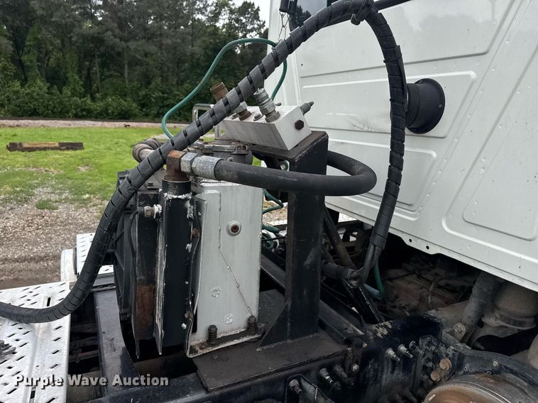 image for item DW1965 2017 Mack CXU semi truck