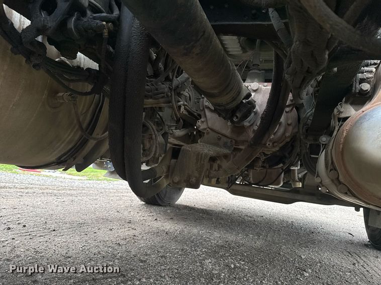 image for item DW1965 2017 Mack CXU semi truck