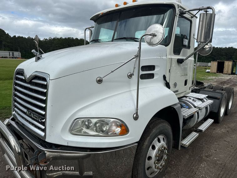 image for item DW1965 2017 Mack CXU semi truck