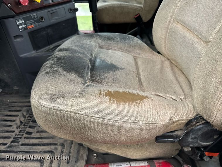 image for item DW1965 2017 Mack CXU semi truck