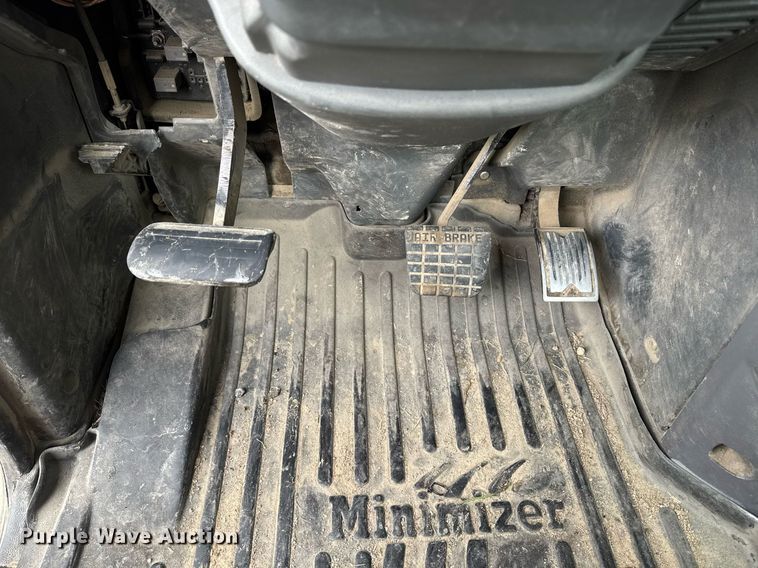 image for item DW1965 2017 Mack CXU semi truck