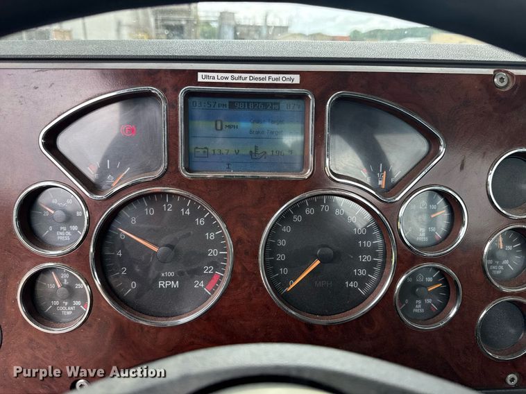 image for item DW1965 2017 Mack CXU semi truck