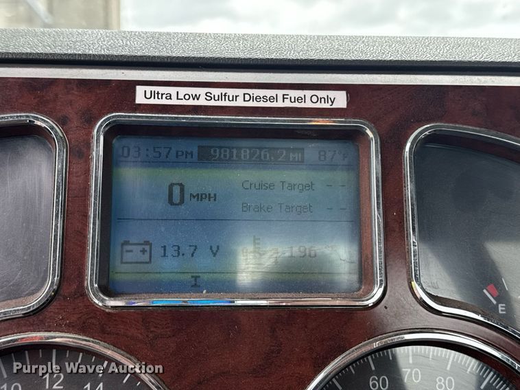 image for item DW1965 2017 Mack CXU semi truck