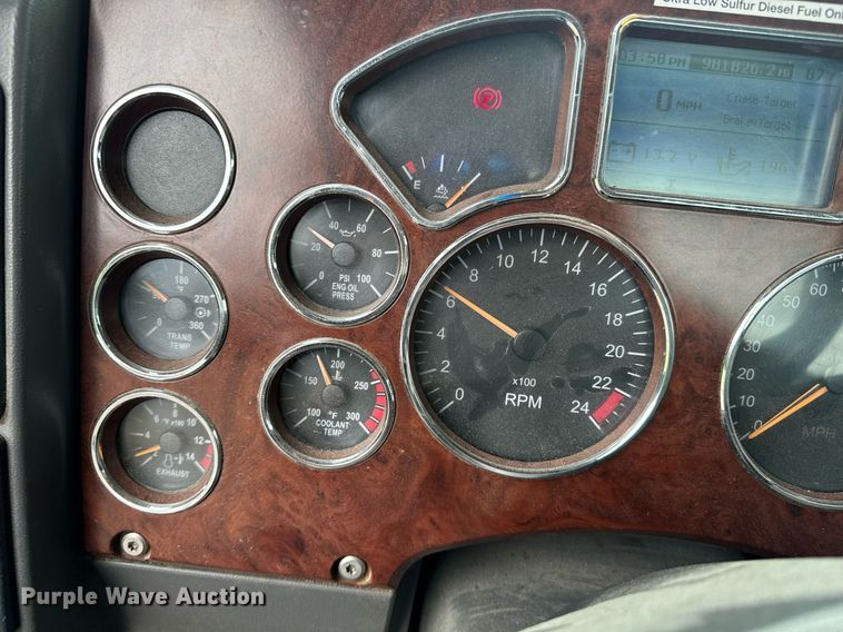 image for item DW1965 2017 Mack CXU semi truck