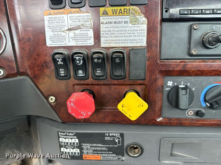 image for item DW1965 2017 Mack CXU semi truck