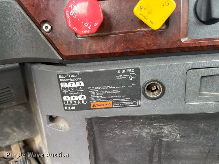 image for item DW1965 2017 Mack CXU semi truck