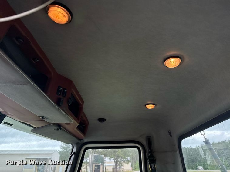 image for item DW1965 2017 Mack CXU semi truck