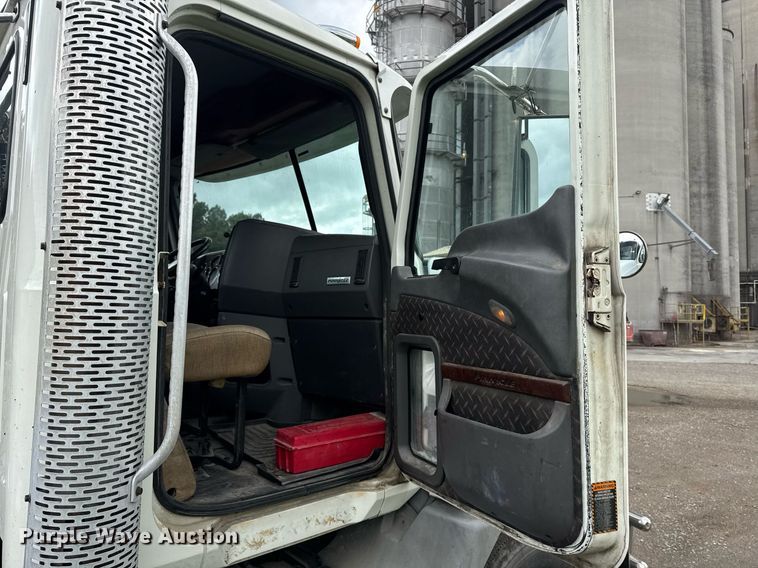 image for item DW1965 2017 Mack CXU semi truck