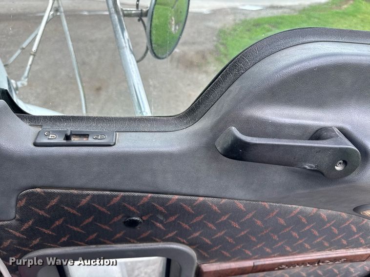 image for item DW1965 2017 Mack CXU semi truck