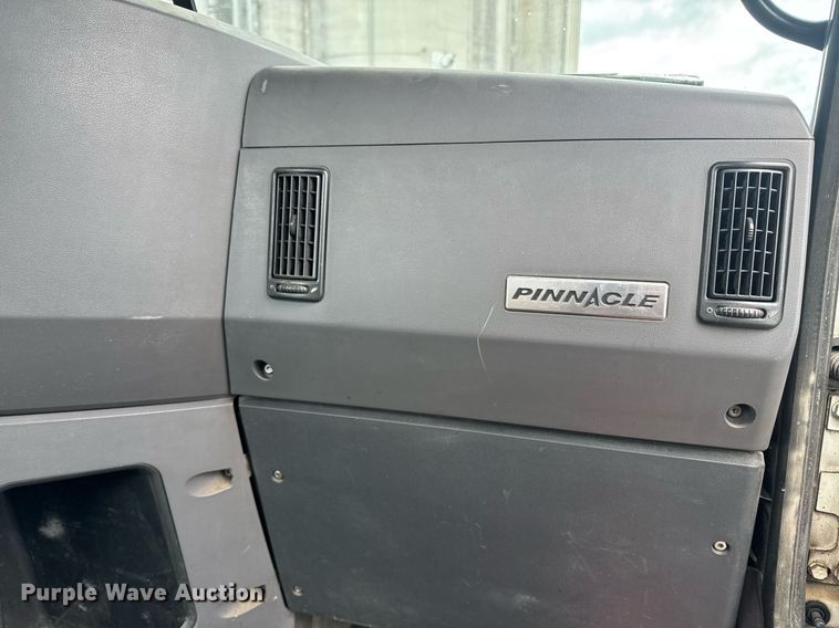 image for item DW1965 2017 Mack CXU semi truck