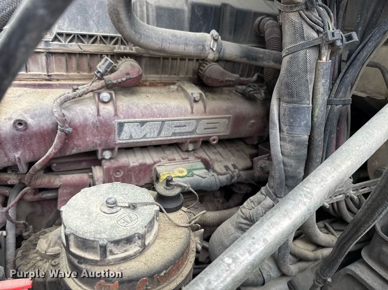 image for item DW1965 2017 Mack CXU semi truck