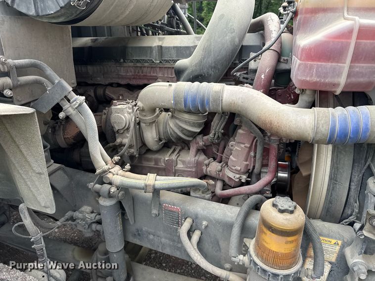 image for item DW1965 2017 Mack CXU semi truck