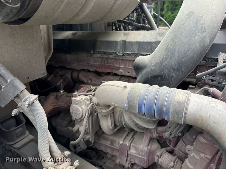 image for item DW1965 2017 Mack CXU semi truck