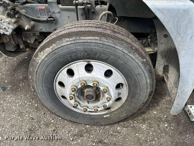 image for item DW1965 2017 Mack CXU semi truck