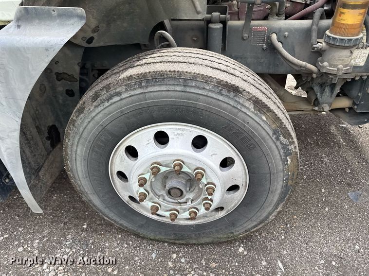 image for item DW1965 2017 Mack CXU semi truck