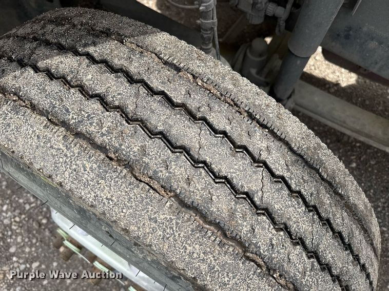 image for item DW1965 2017 Mack CXU semi truck