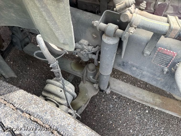 image for item DW1965 2017 Mack CXU semi truck