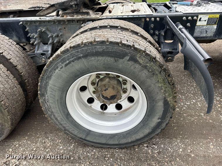 image for item DW1965 2017 Mack CXU semi truck