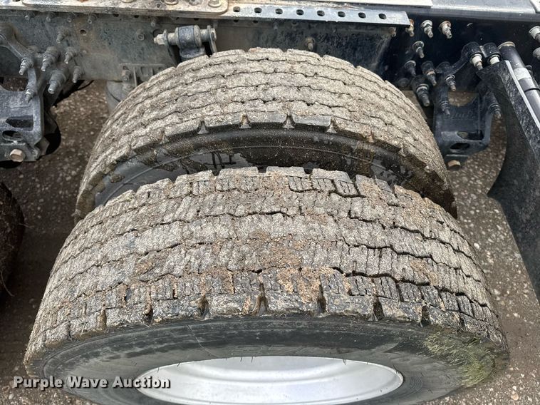 image for item DW1965 2017 Mack CXU semi truck