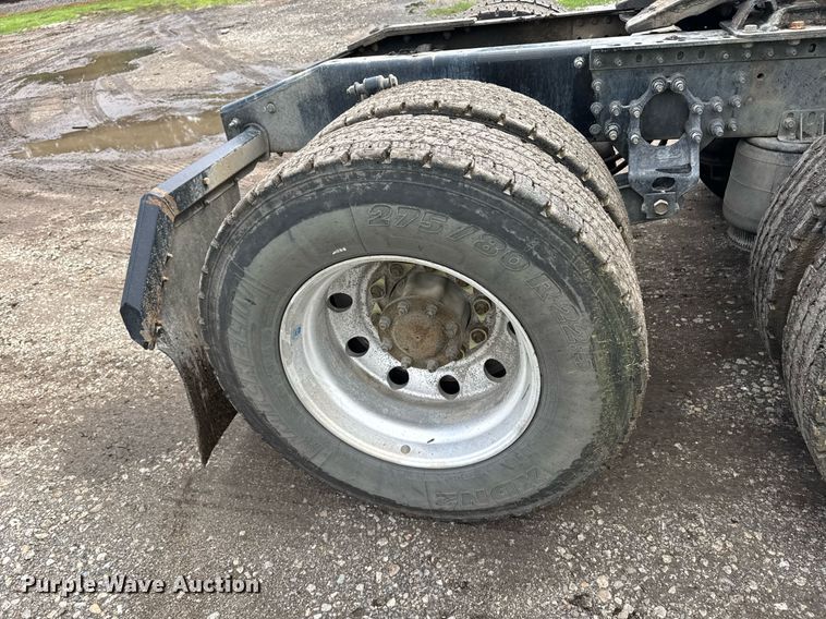 image for item DW1965 2017 Mack CXU semi truck