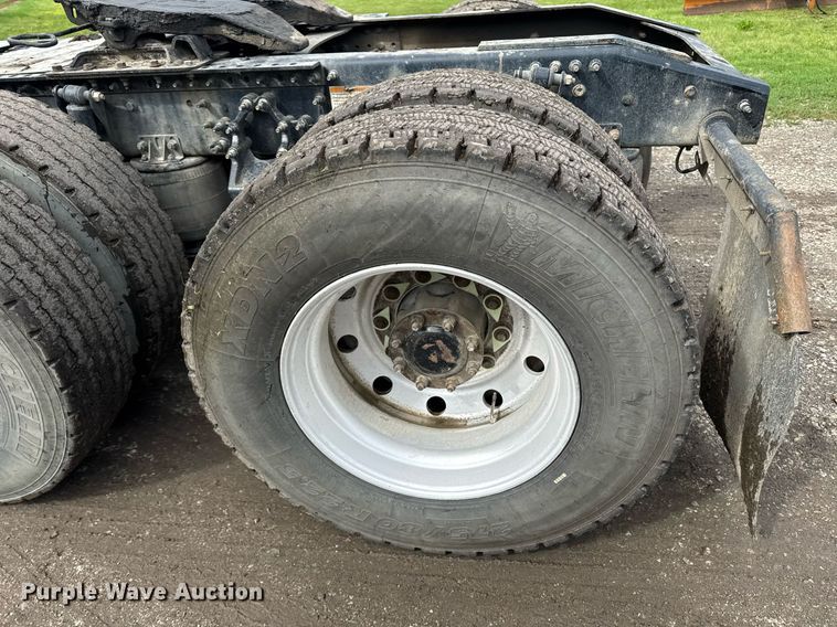 image for item DW1965 2017 Mack CXU semi truck