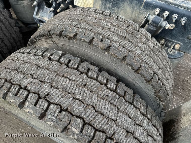 image for item DW1965 2017 Mack CXU semi truck