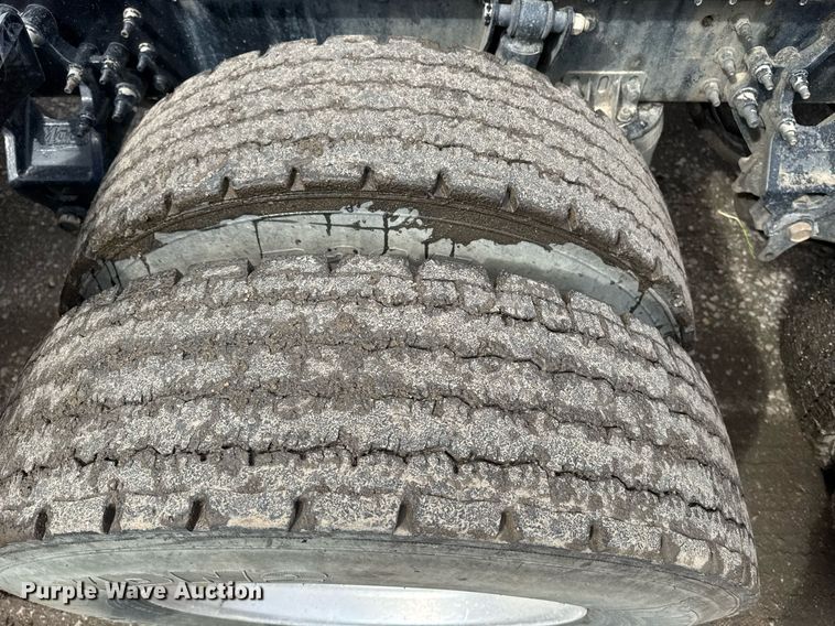 image for item DW1965 2017 Mack CXU semi truck