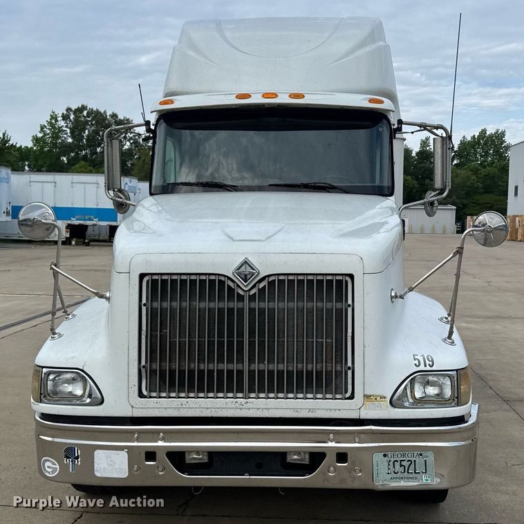 image for item DW1973 2007 International 9400I semi truck