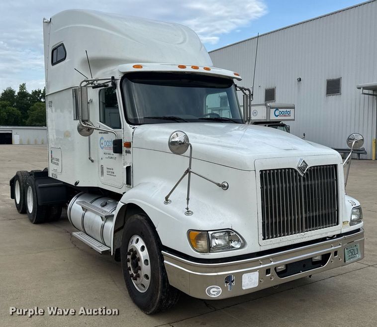 image for item DW1973 2007 International 9400I semi truck