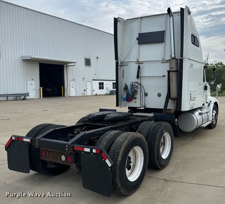 image for item DW1973 2007 International 9400I semi truck