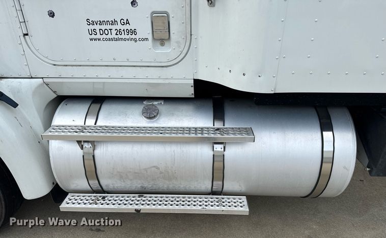 image for item DW1973 2007 International 9400I semi truck