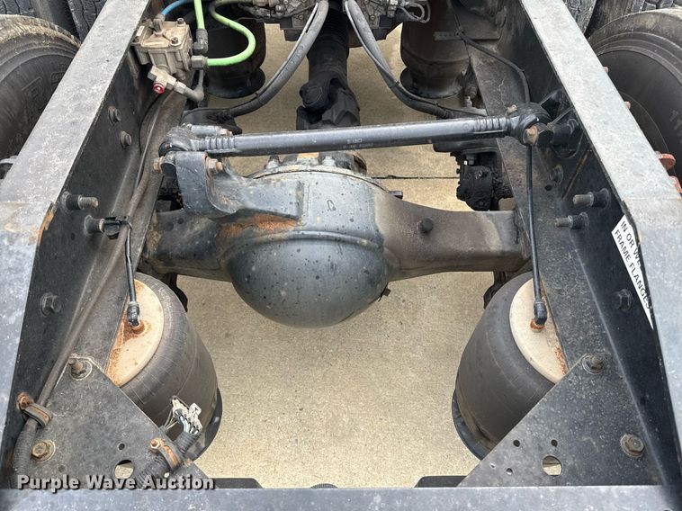 image for item DW1973 2007 International 9400I semi truck