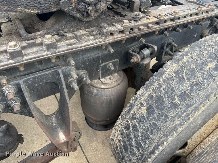 image for item DW1973 2007 International 9400I semi truck