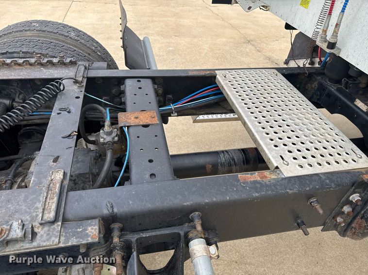 image for item DW1973 2007 International 9400I semi truck