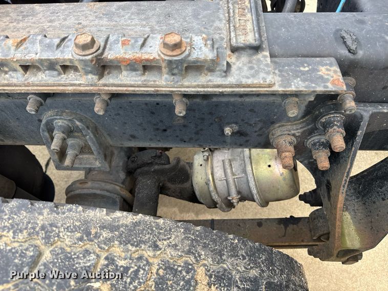 image for item DW1973 2007 International 9400I semi truck