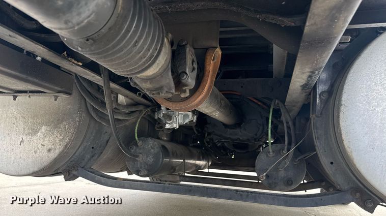 image for item DW1973 2007 International 9400I semi truck