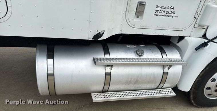 image for item DW1973 2007 International 9400I semi truck