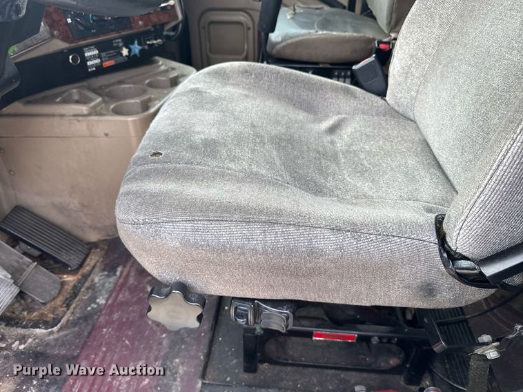 image for item DW1973 2007 International 9400I semi truck