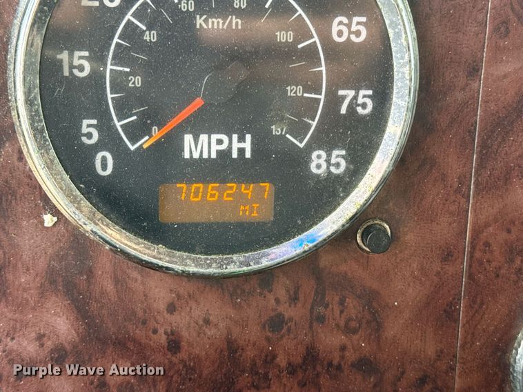 image for item DW1973 2007 International 9400I semi truck