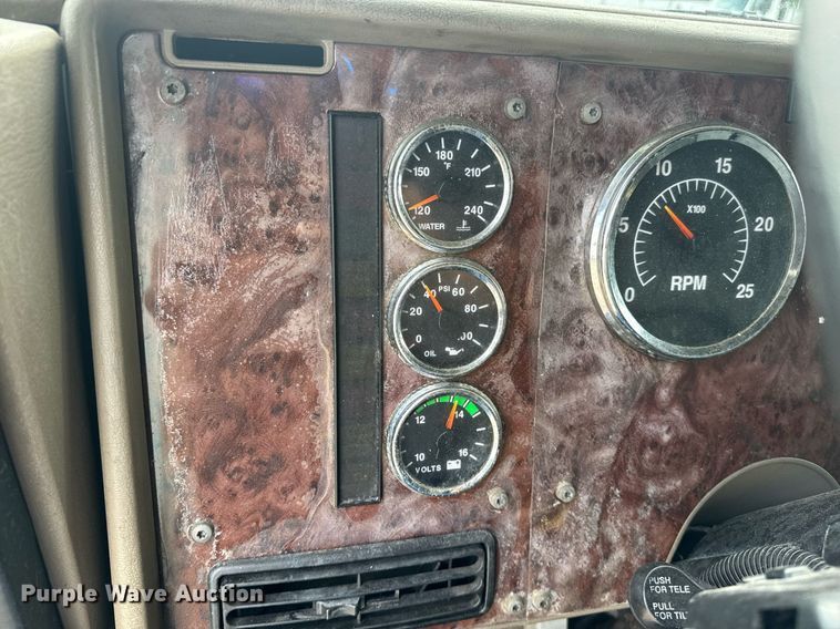 image for item DW1973 2007 International 9400I semi truck