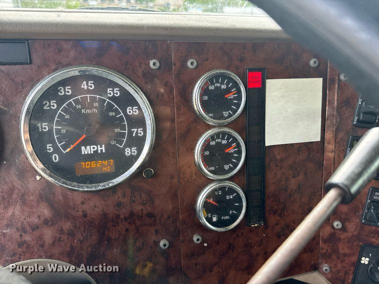 image for item DW1973 2007 International 9400I semi truck